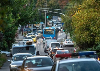 A budakeszi buszsávról és a hétvégi sörfesztről a Karc FM reggeli műsorában