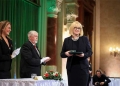 GRATULÁLUNK, a főigazgató asszonynak, akire sokan vagyunk büszkék Budakeszin!